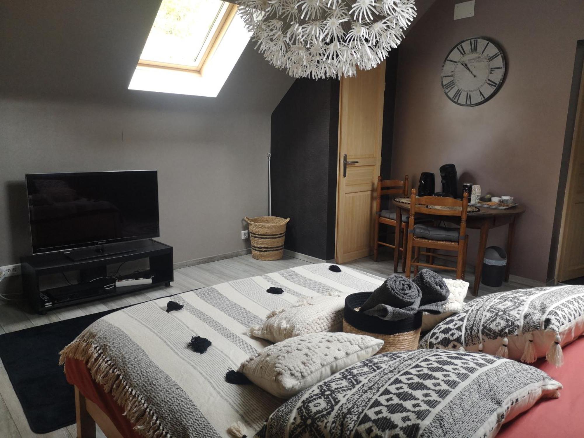 Agreable Chambre Privee Avec Entree Independante Langeais Luaran gambar